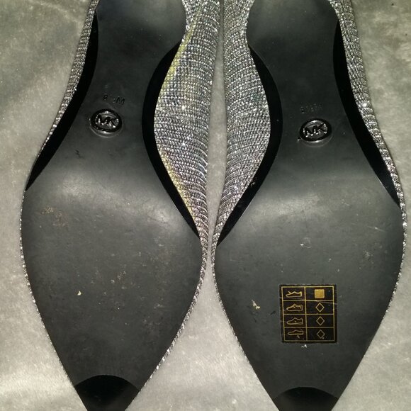 Michael Kors Dorothy Flex pumps with a glitter chain mesh finish. - Picture 4 of 5